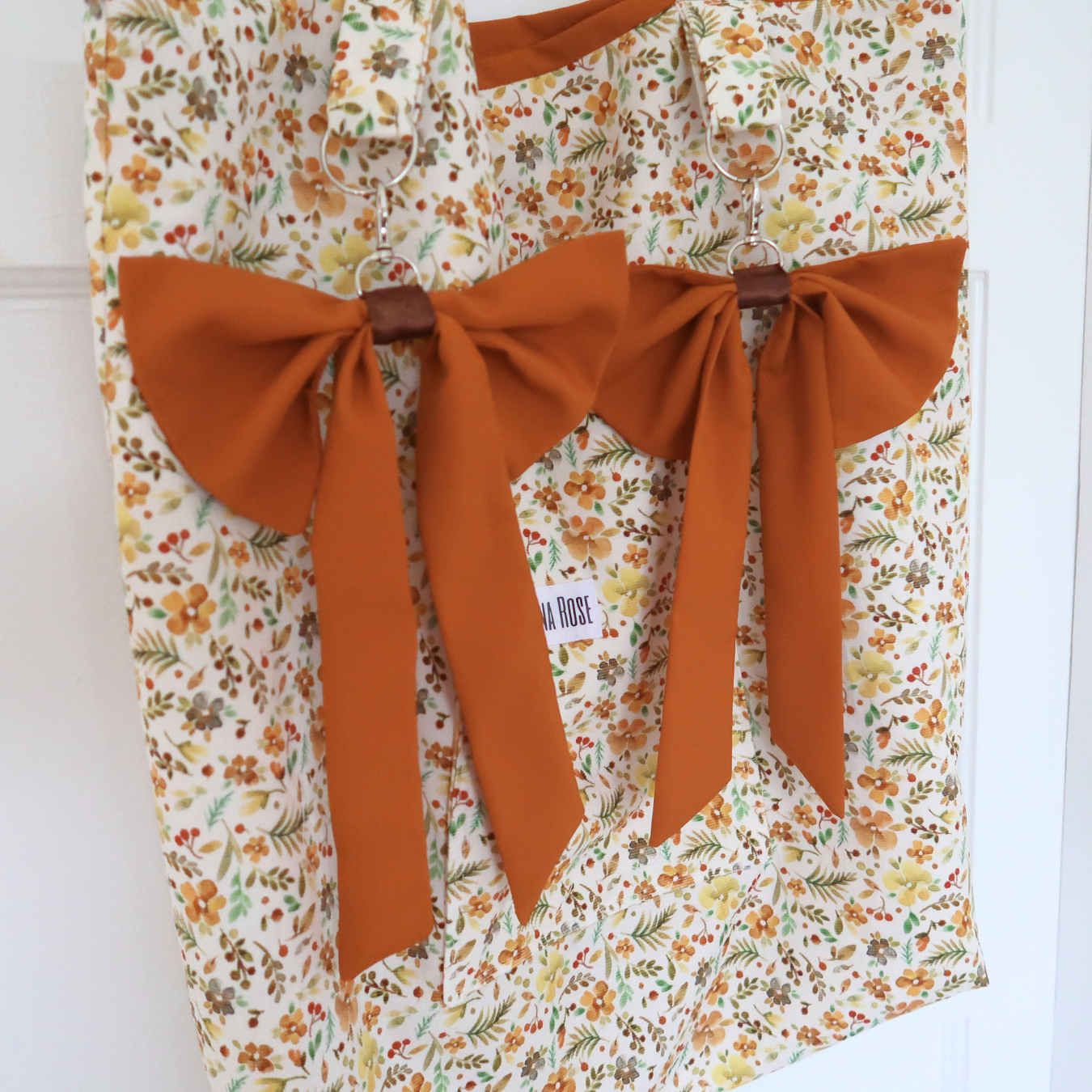 Azalea Corduroy Tote Bag With Detachable Bow Keychains