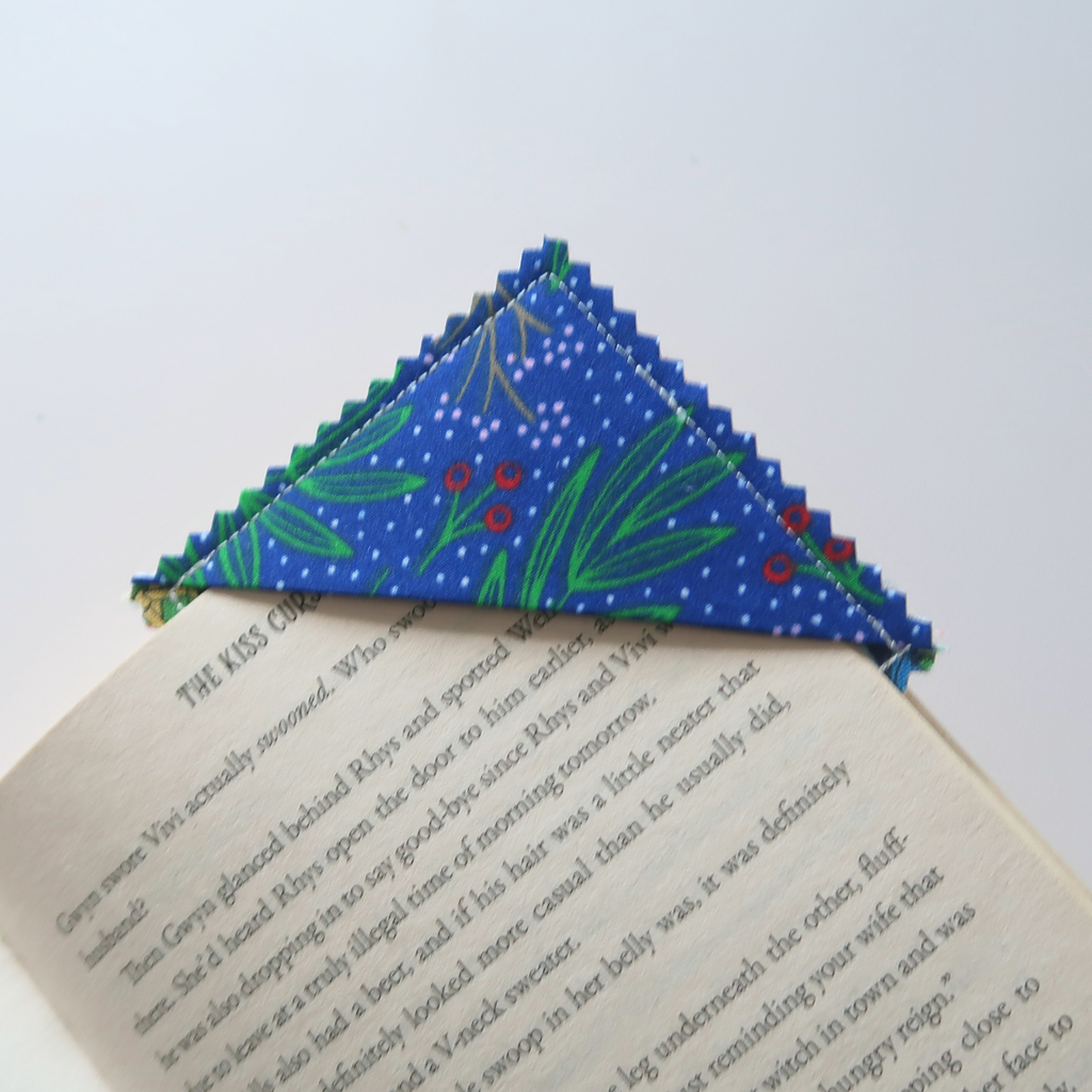 Christmas (2) Corner Bookmarks