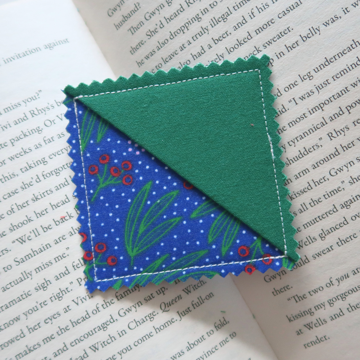 Christmas (2) Corner Bookmarks